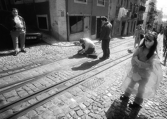 auteur: Manuel Luís Cochofel
titre: fixing the rails