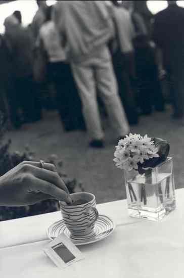 autor: paulo rodrigues
t&iacute;tulo: Romancing the coffee cup, Lisboa 2003
