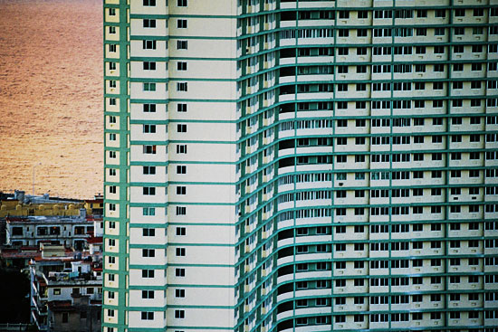 autor: paulo rodrigues
t&iacute;tulo: Contraste entre construções