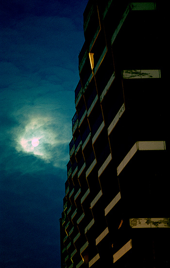 autor: paulo rodrigues
t&iacute;tulo: Immeuble au clair de Lune