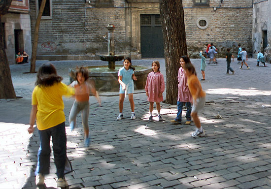 autor: paulo rodrigues
t&iacute;tulo: Children playing in Barcelona