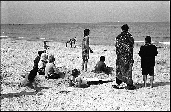 autor : Patrick Tombelle título: On a beach in Tel Aviv