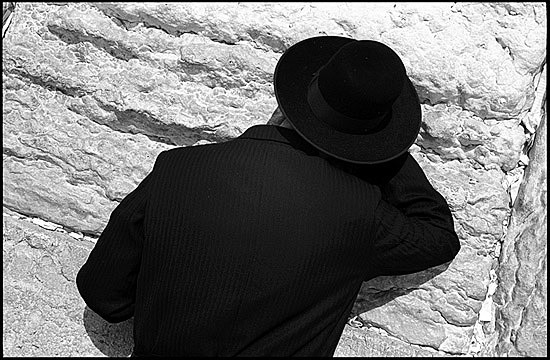 author : Patrick Tombelle                    title: At the Wailing Wall, Jerusalem