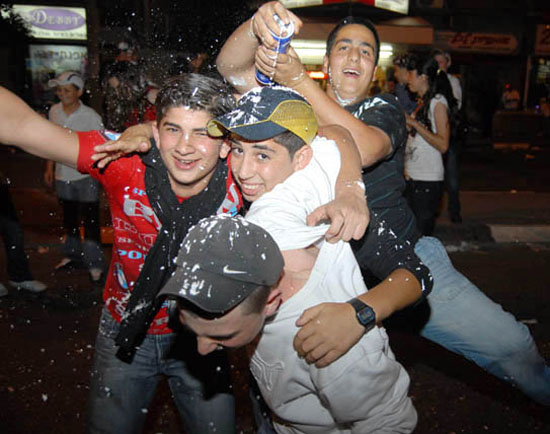 author: paulo rodrigues
title: smiles and play