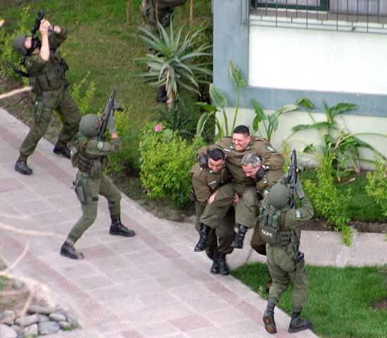 autor: paulo rodrigues
t&iacute;tulo: Tiroteo y Rehenes