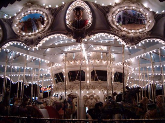 author: paulo rodrigues
title: Carousel
