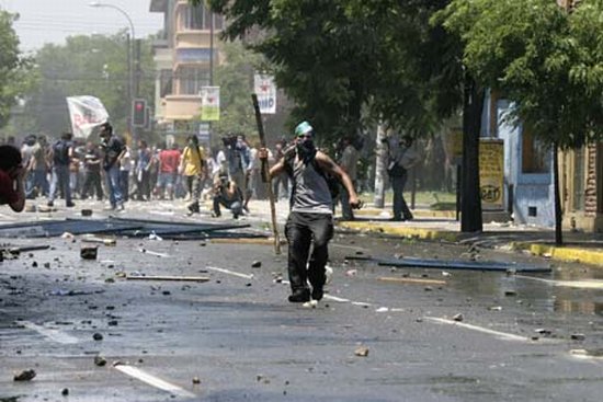 autor: paulo rodrigues
t&iacute;tulo: Protestas Cumbre APEC CHILLE 20004 Contra Visita de Bush